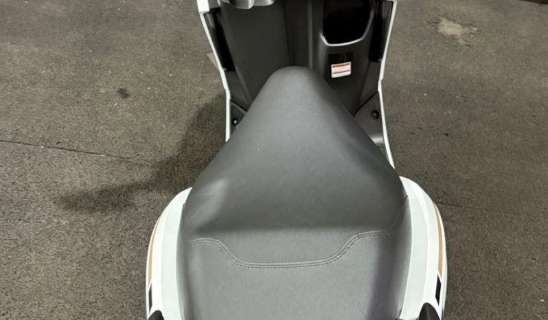 YAMAHA FLUO 125 ABS HYBRID CONNECTED 2026 cheio