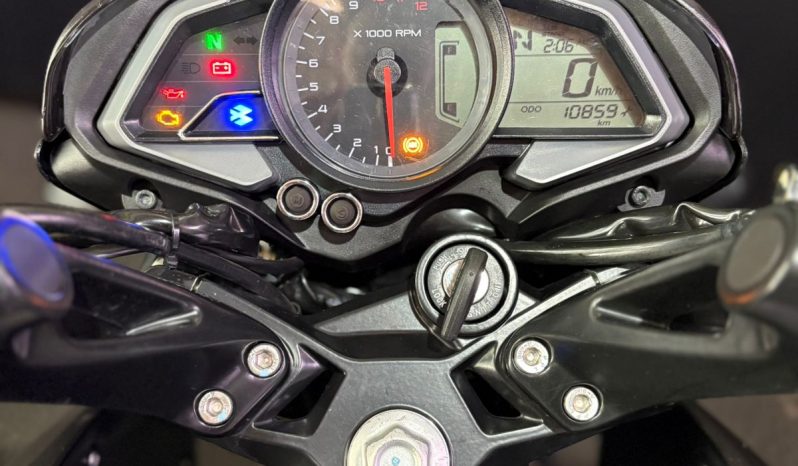 BAJAJ DOMINAR 160 ABS 2025 cheio