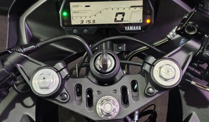 YAMAHA YZF R-15 ABS 2025 cheio