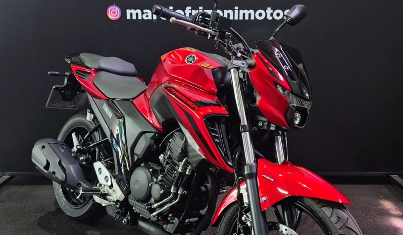YAMAHA FZ-25 FAZER CONNECTED 2025 cheio