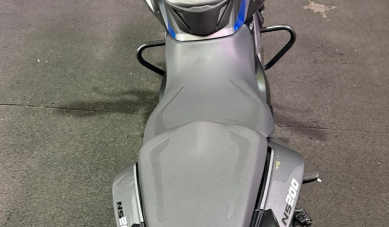 BAJAJ DOMINAR NS-200 ABS 2026 cheio