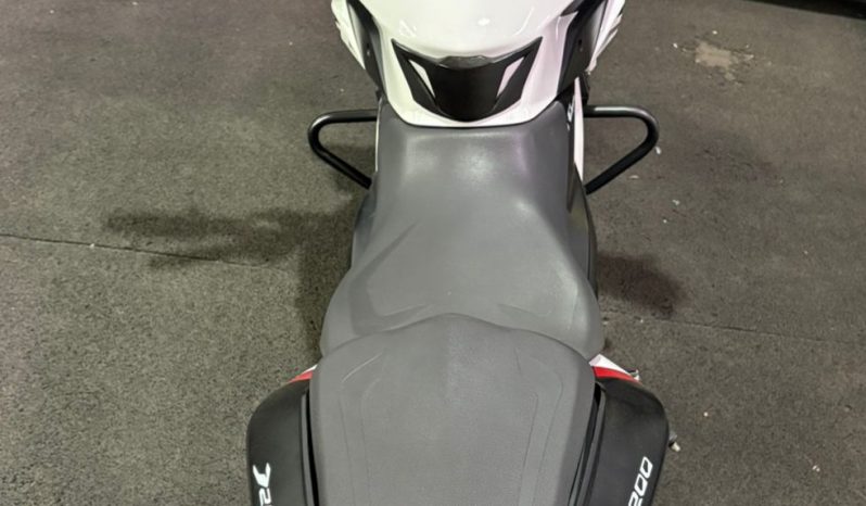 BAJAJ DOMINAR 200 ABS 2023 cheio