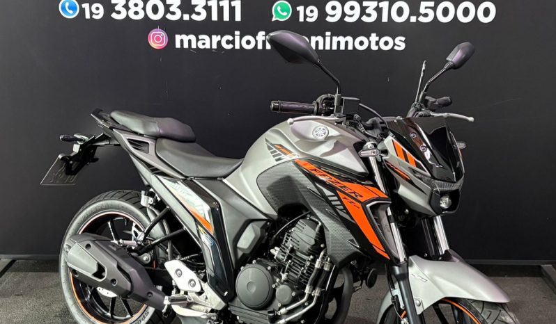 YAMAHA FZ-25 FAZER CONNECTED 2025 cheio