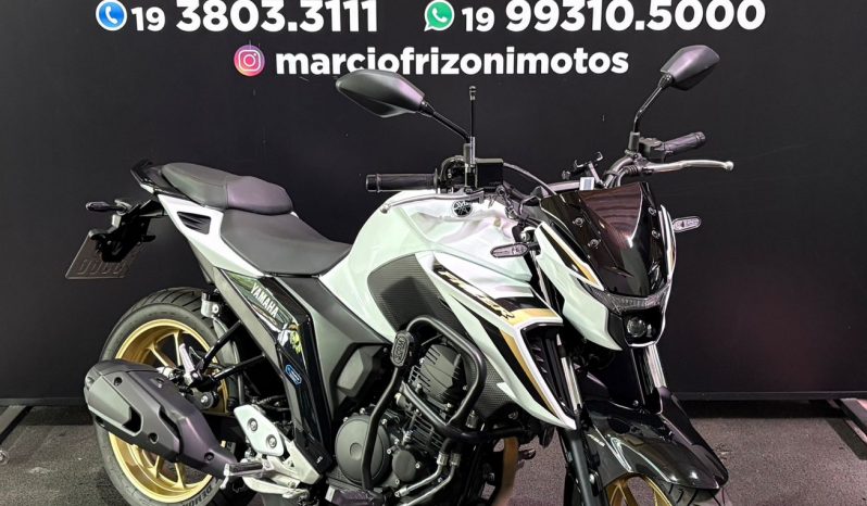 YAMAHA FZ-25 FAZER CONNECTED 2025 cheio