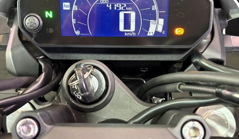 YAMAHA FZ-25 FAZER CONNECTED 2025 cheio