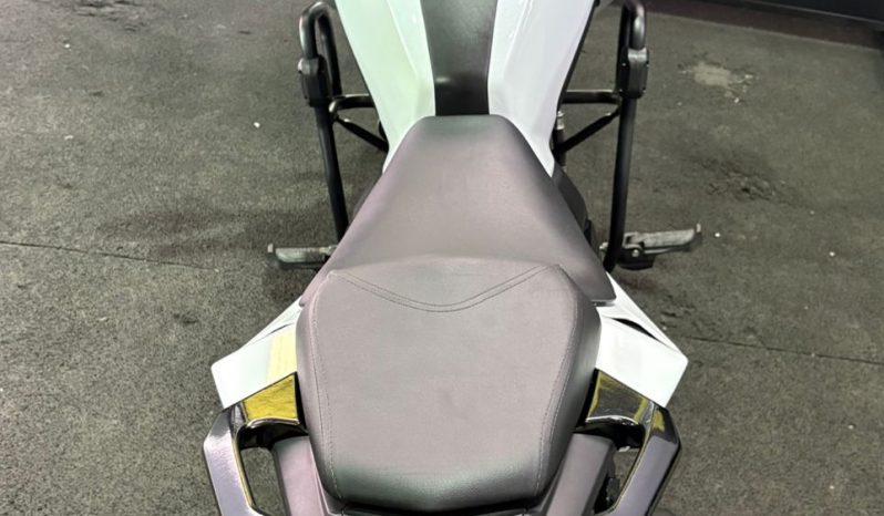 YAMAHA FZ-25 FAZER CONNECTED 2025 cheio