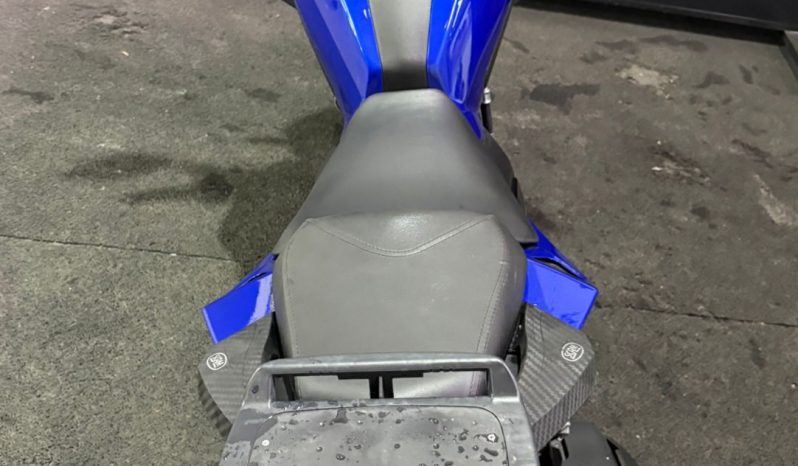 YAMAHA FZ-25 FAZER CONNECTED 2025 cheio