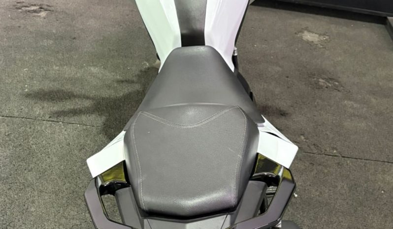 YAMAHA FZ-25 FAZER CONNECTED 2025 cheio