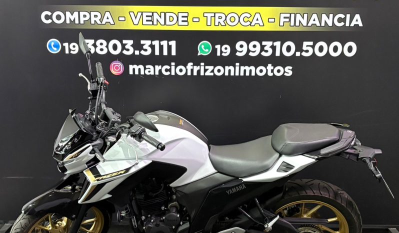 YAMAHA FZ-25 FAZER CONNECTED 2025 cheio
