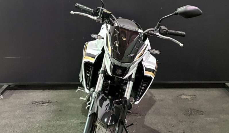 YAMAHA FZ-25 FAZER CONNECTED 2025 cheio