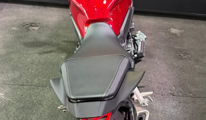 HONDA CB-650R E-CLUTCH 2026 cheio