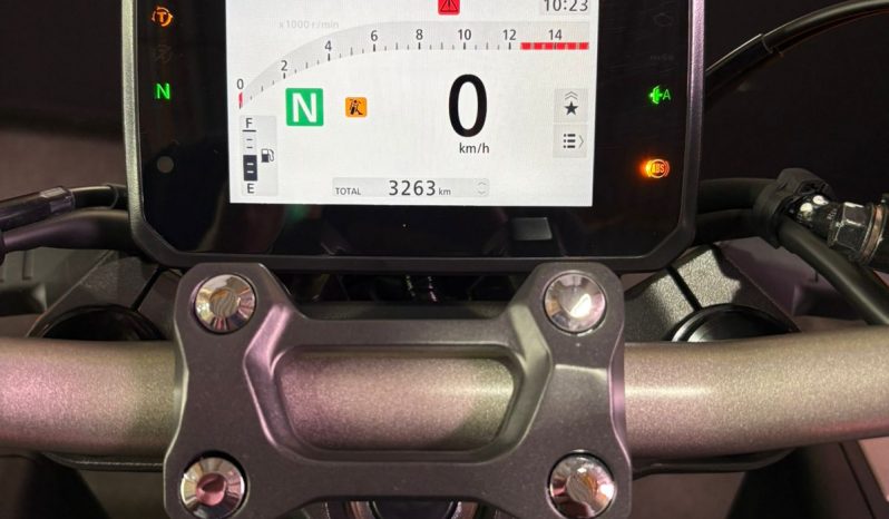 HONDA CB-650R E-CLUTCH 2026 cheio