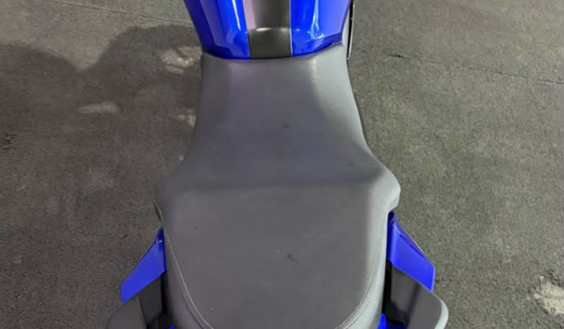 YAMAHA FZ-15 FAZER CONNECTED 2025 cheio