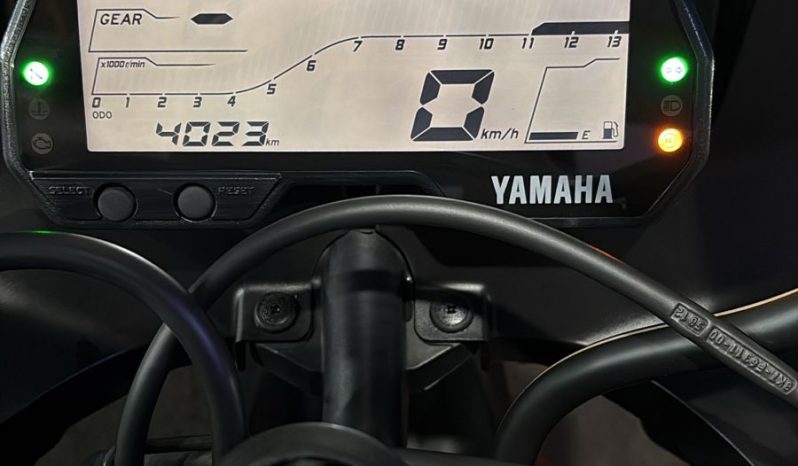 YAMAHA YZF R-15 ABS 2026 cheio