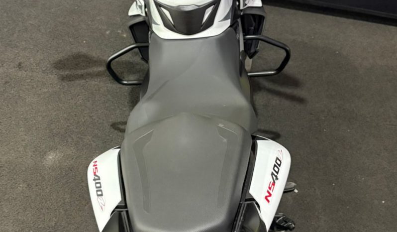 BAJAJ DOMINAR NS-400Z 2026 cheio