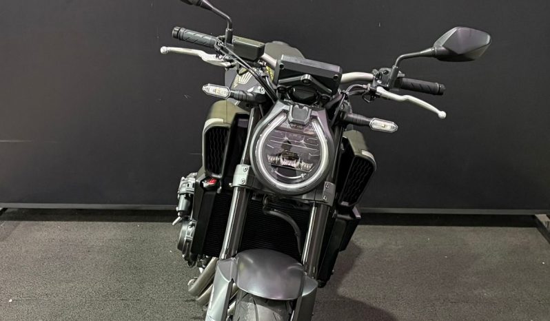 HONDA CB-650R E-CLUTCH 2026 cheio