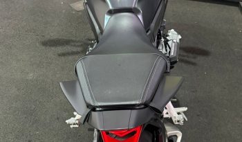 HONDA CB-650R E-CLUTCH 2026 cheio