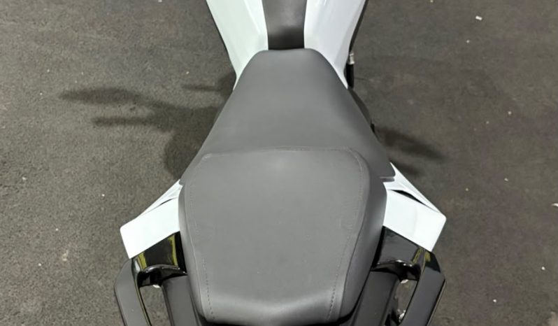 YAMAHA FZ-25 FAZER CONNECTED ABS 2025 cheio