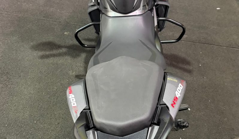 BAJAJ DOMINAR NS-400Z ABS 2026 cheio