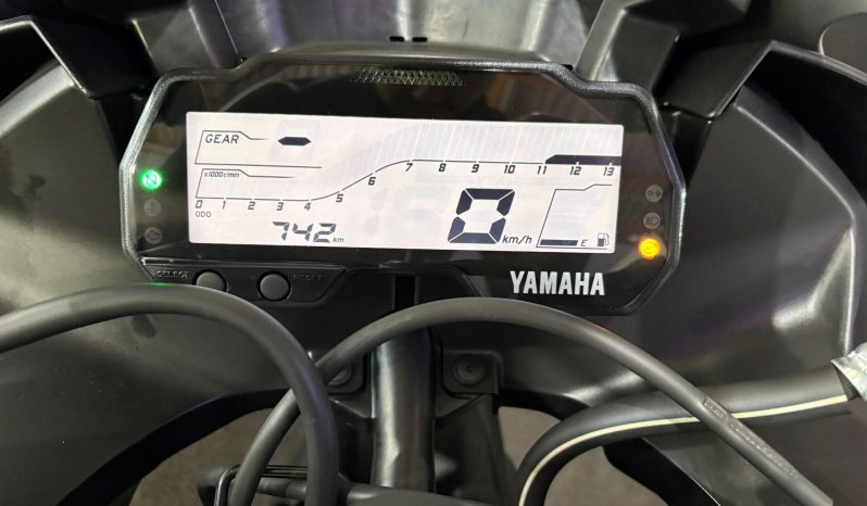 YAMAHA YZF R-15 ABS 2026 cheio