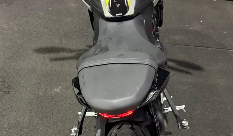 TRIUMPH TRIDENT 660 ABS 2026 cheio