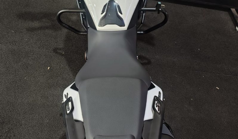 BAJAJ DOMINAR 400 ABS 2026 cheio