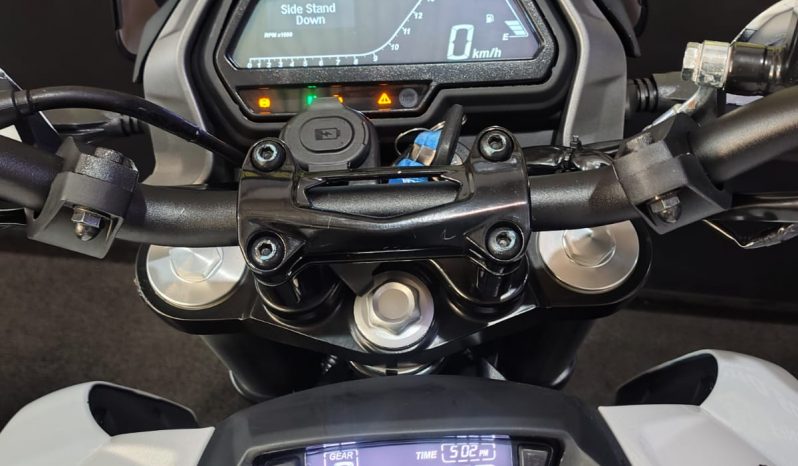 BAJAJ DOMINAR 400 ABS 2026 cheio